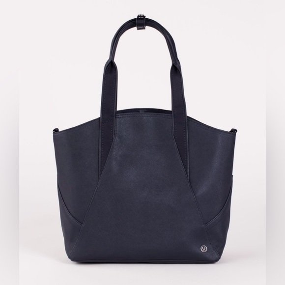 Preloved Lululemon All Day Tote (Mini 15L) in Midnight Blue. - Picture 1 of 8